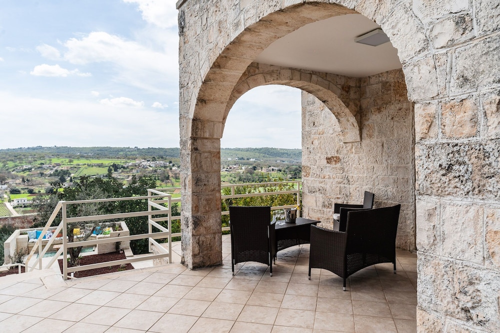 Villa L'Arco in Col with jacuzzi tub view 5