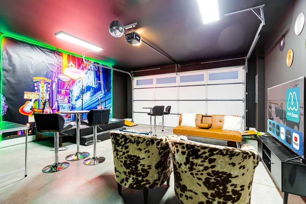 Downtown Nashville Hot Tub Game Room Karaoke