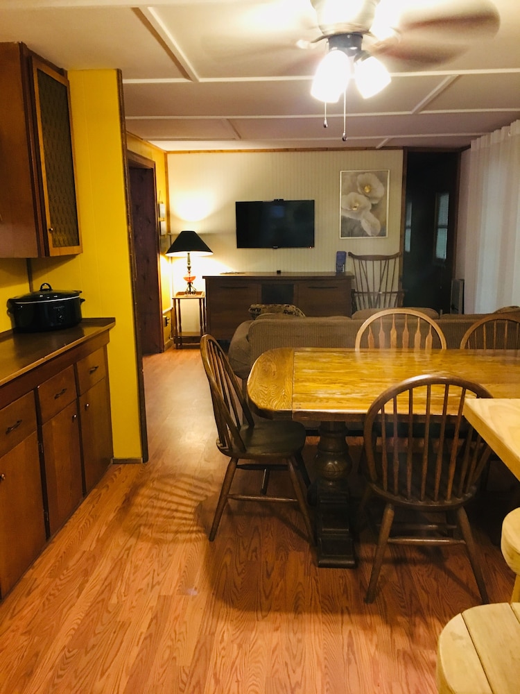 Smoky View Cottages & RV Resorts