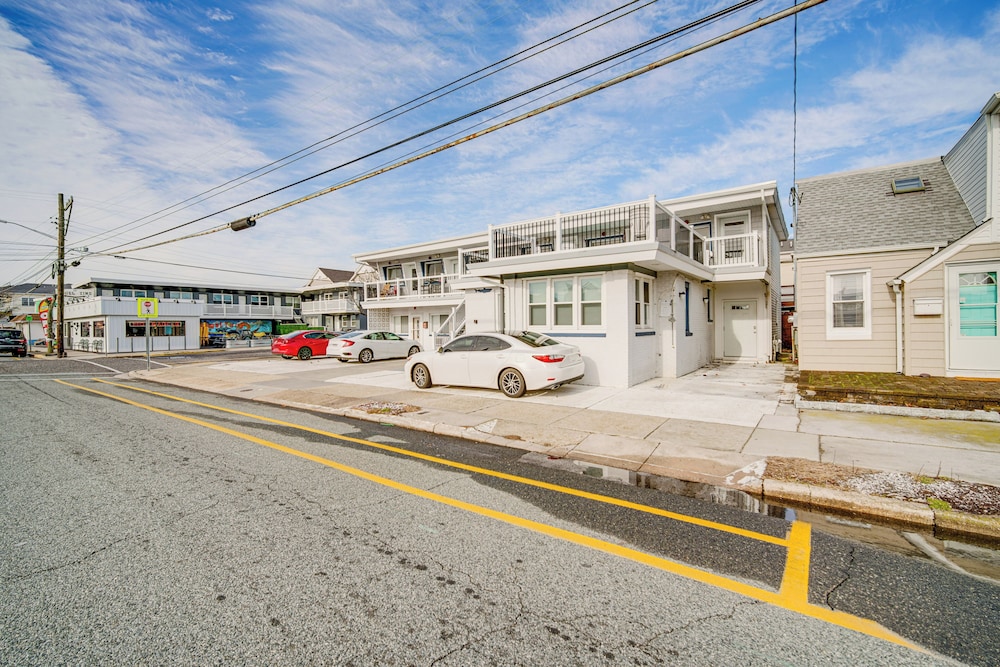 Half-block to Beach & Conventions: Wildwood Studio