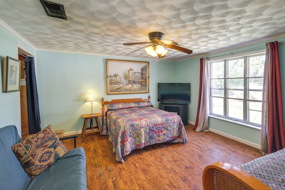Hike From Your Door! Pet-friendly Whitney Home