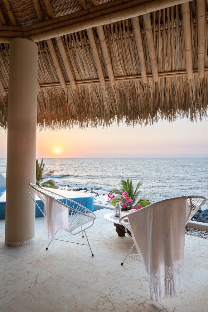 Punta Majahua Condos