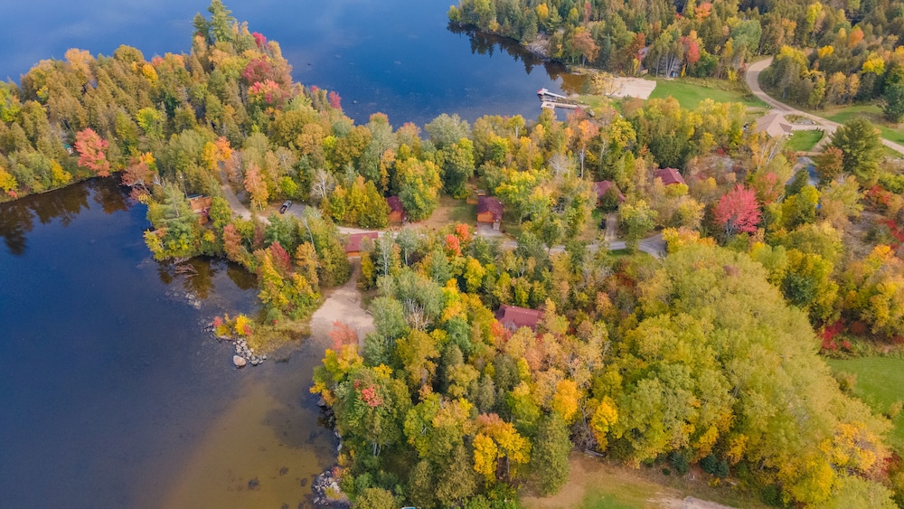 Lakepoint Cottage Resort