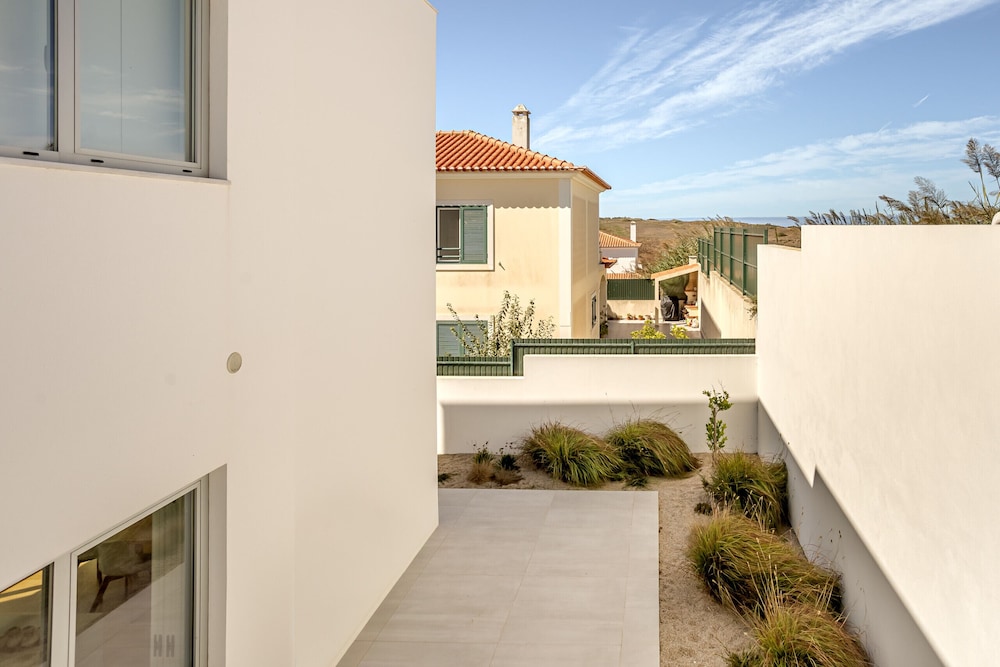 Ericeira Modern Bright With Pool by Homing