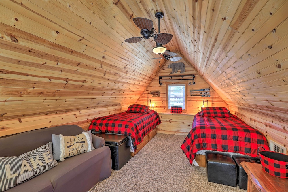 Milledgeville Vacations - Sparta Lake Home w/ Deck  Boating Access! - Property Image 4