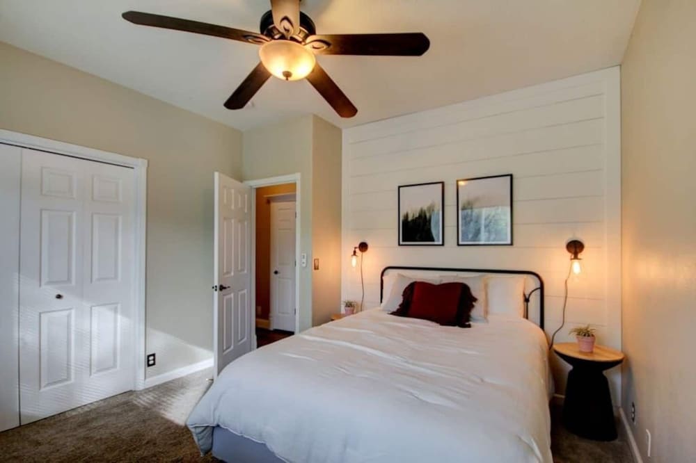 Jacksonville Mountain Retreat