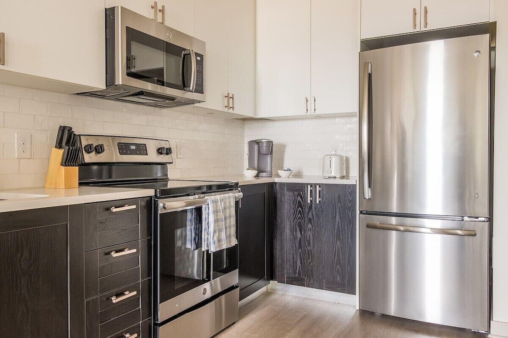 Louisville Vacations - TWO Stunning Nulu CozySuites - Property Image 18