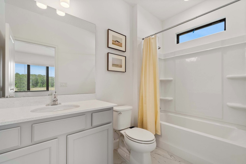 Grand 15-bedroom Villa -magical Themes, Pool & Game Loft, Lakeview