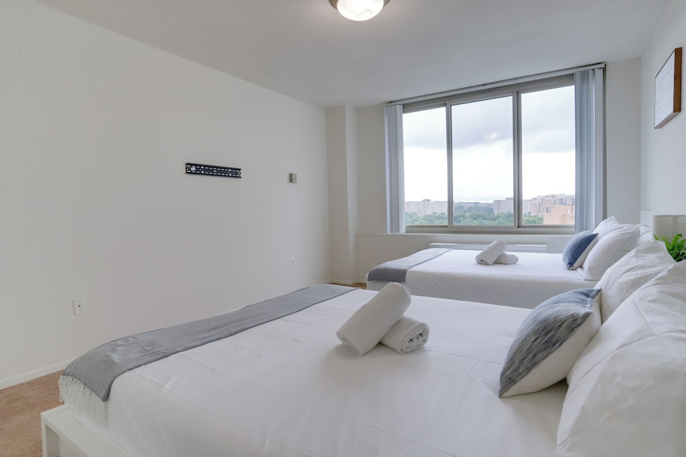 Airport Proximity- Apt in Crystal City