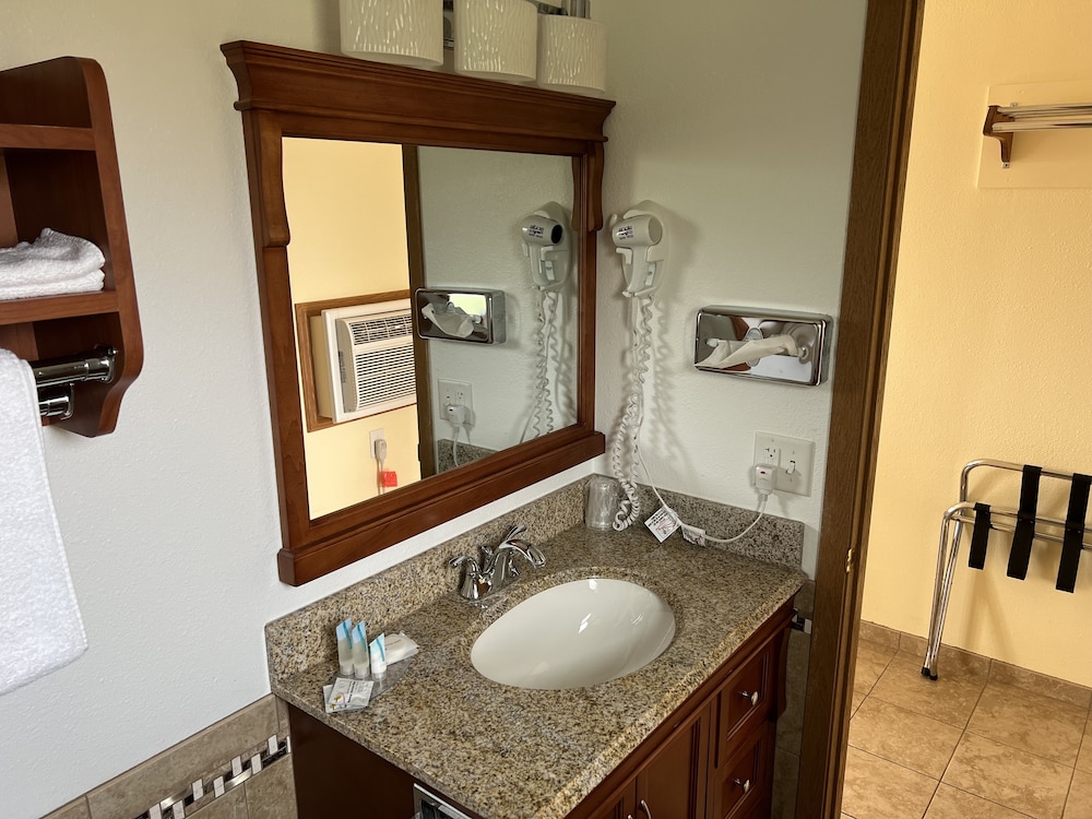 All Star Inn & Suites