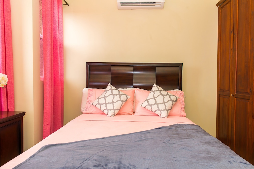 Kingston Modern Duplex Apartment view 3