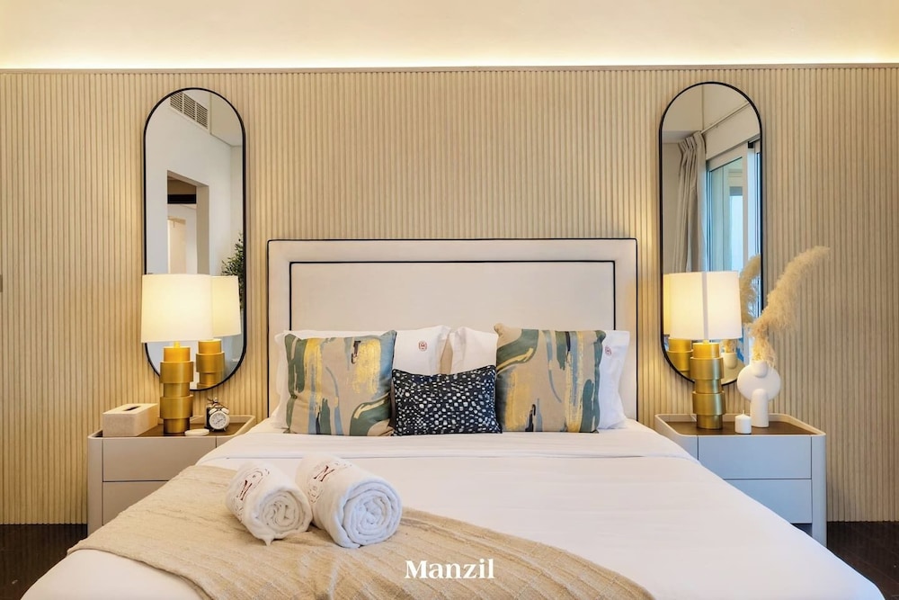 2BR Maid Enjoy Sea Views Palm Jumeirah
