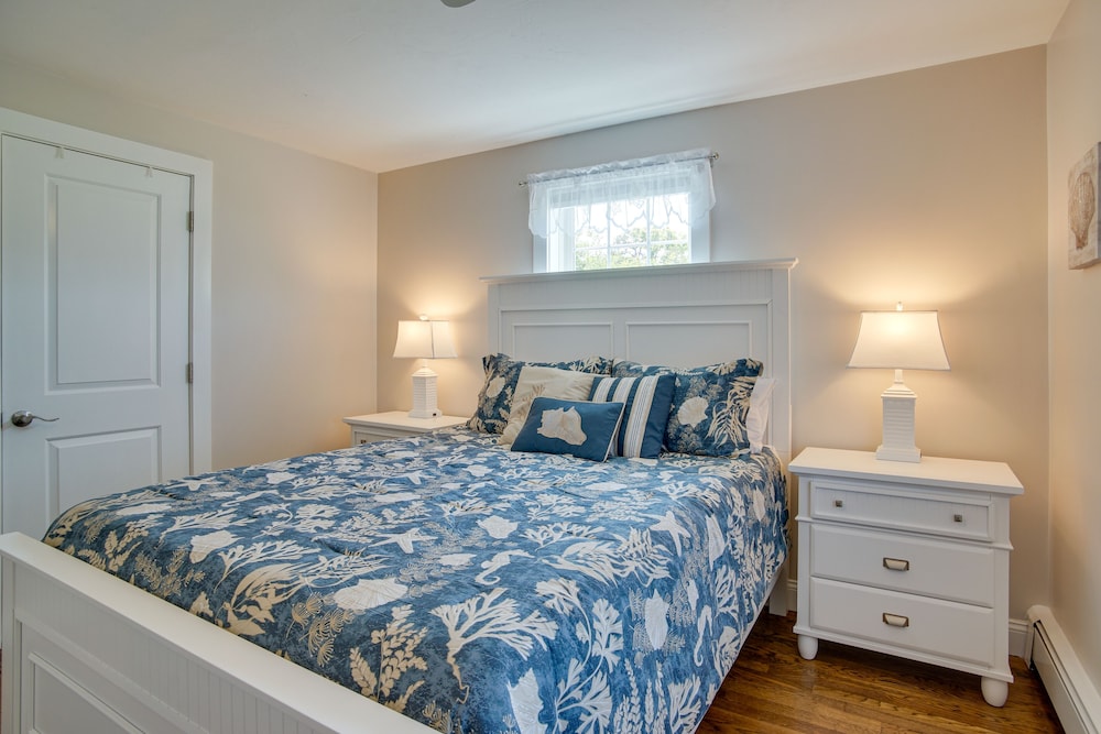 Newly Renovated Dennis Port Home: Close to Beaches