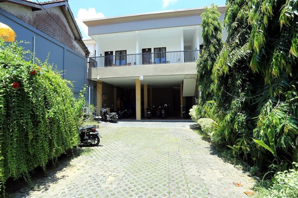 RedDoorz @ Raya Seminyak