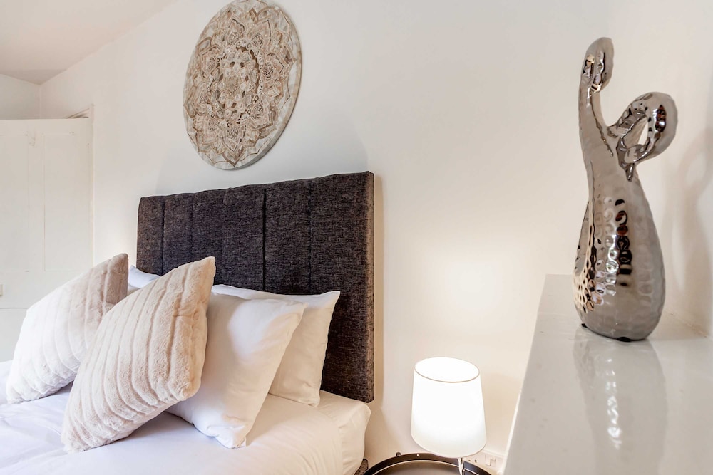 Host Stay Club Chambers