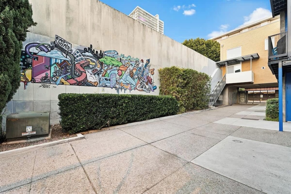 Gaslamp Row House - Sleeps 8 Private Garage AC