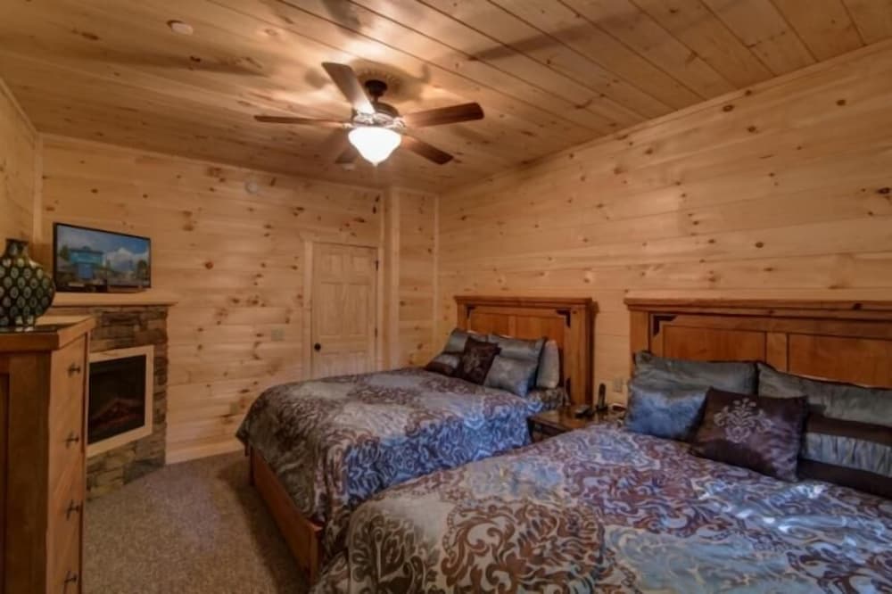 Mountain View Lodge - 9 Bedrooms, 9 Baths, Sleeps 40 Home