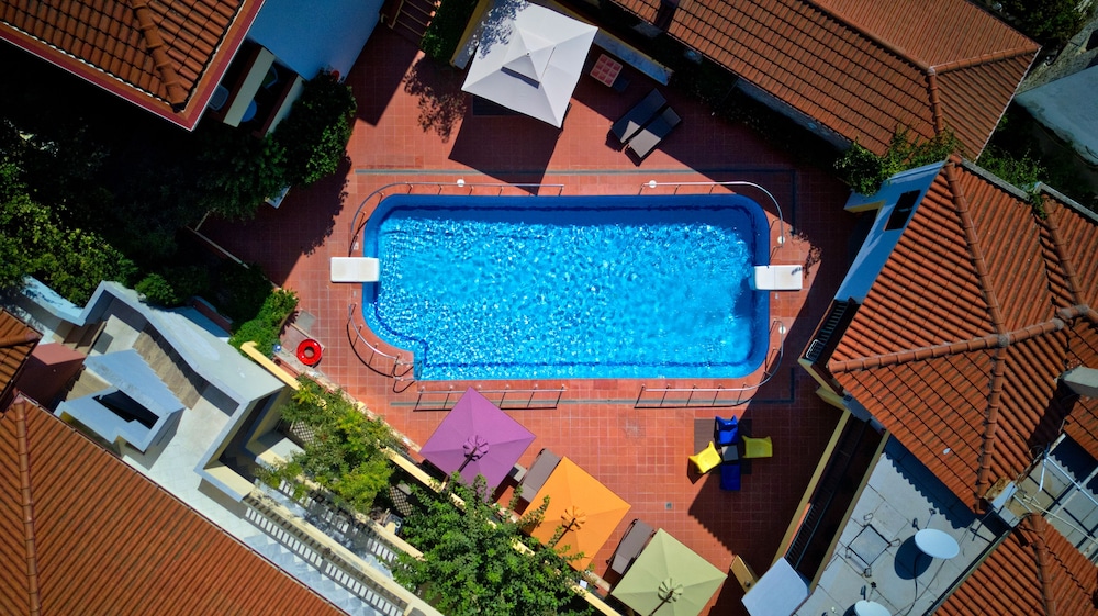 Elia Apartments