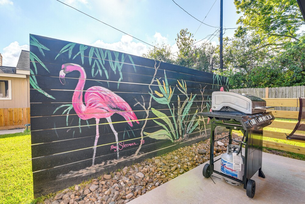 South Houston Townhome w/ Patio & Gas Grill! view 4