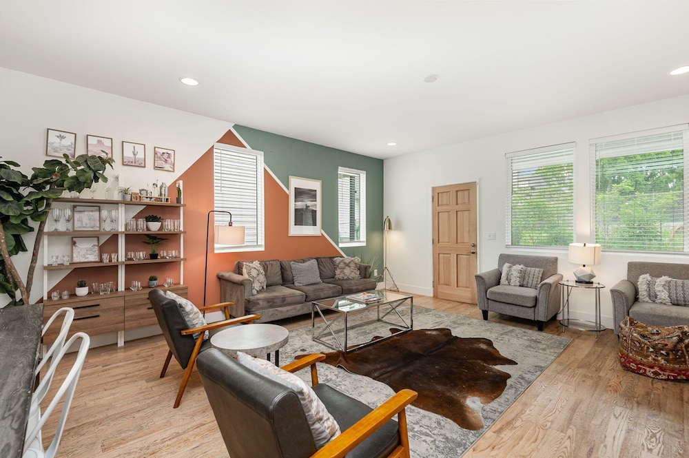 Citrine-private Patio & Balcony-near Germantown
