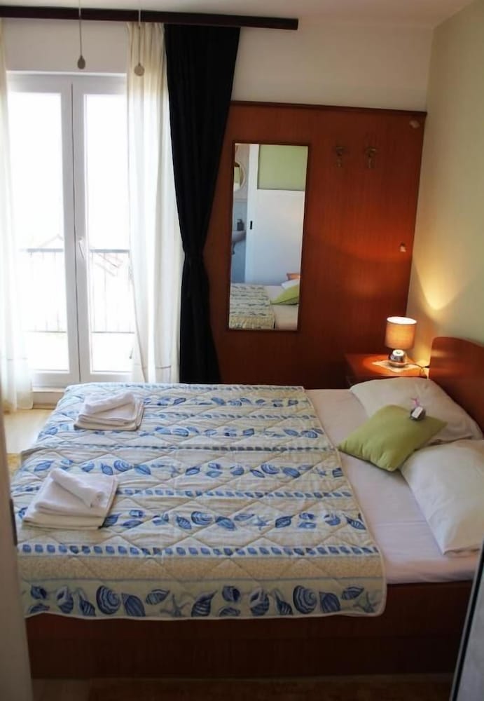Guesthouse Podaca view 2
