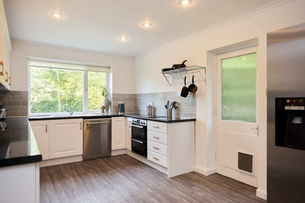 The Oxford Garden House - Spacious 5-bed Oxford Home With Garden & Balcony