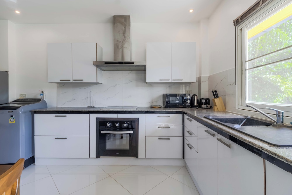 3BR Close to Phuket's Best Beaches V245