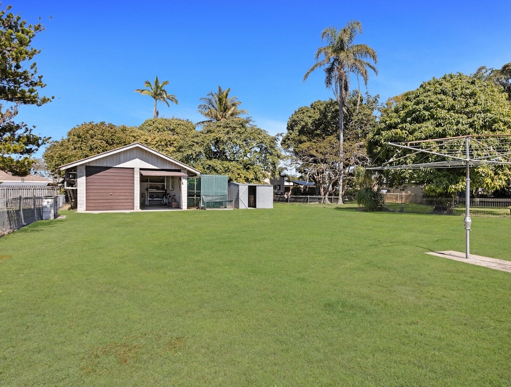 Spacious Home Near Urangan Beachfront