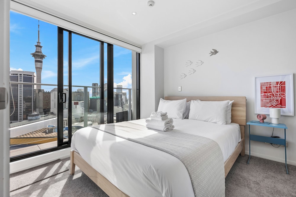 Queen St Stay, Pool,Gym,Tower Views | Zodiak Stays