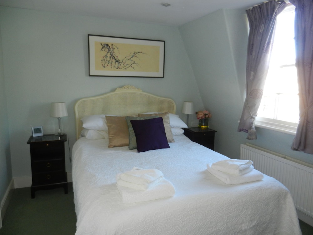 Brocks Guest House - Image 3