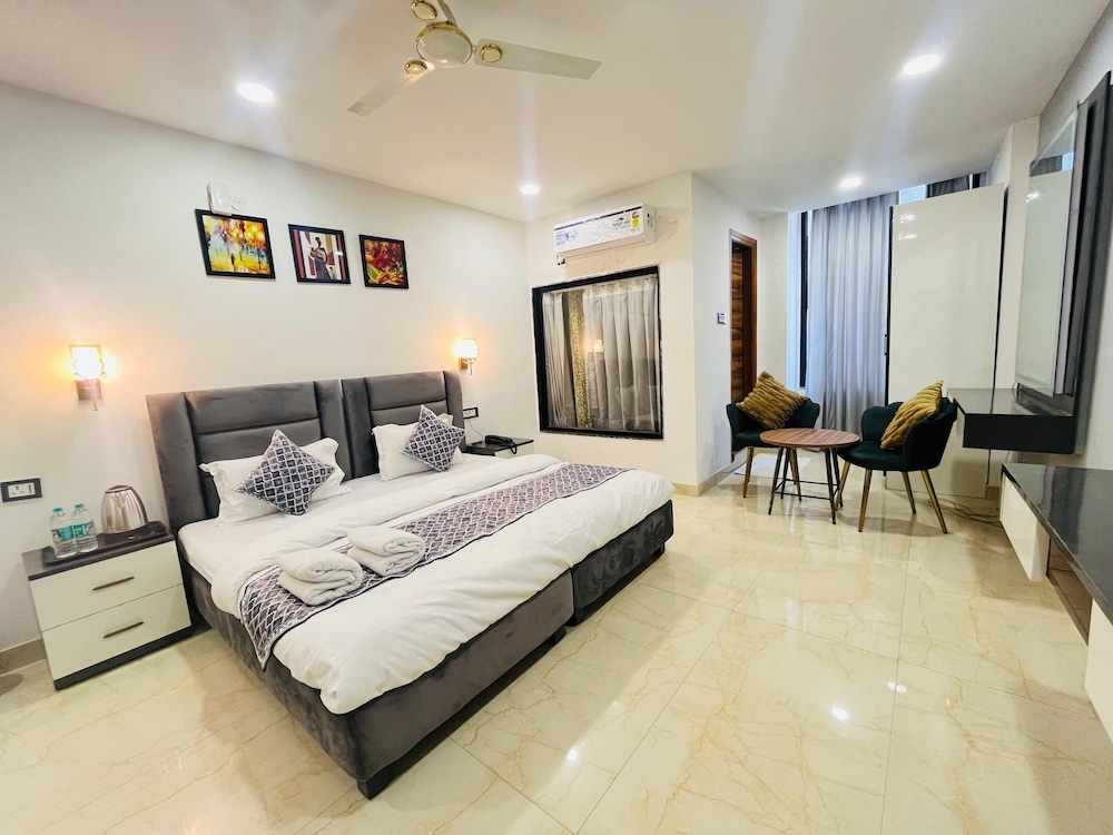 Roomshala 183 Hotel Aroma Chattarpur