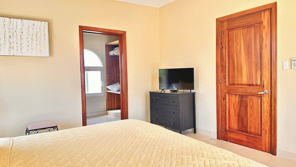 Villa With Pool in Santa Fe
