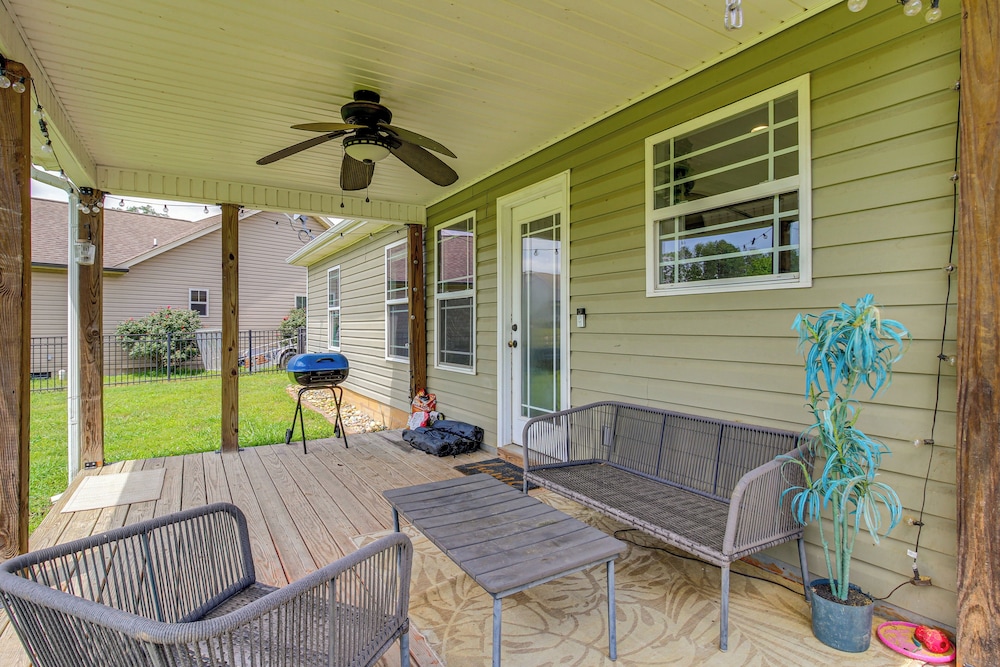 13 Mi to Chattanooga: Family Home w/ Backyard!