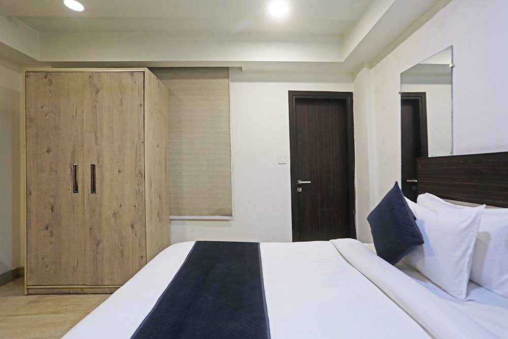 Hotel Aerostar Gold Near Yashobhoomi
