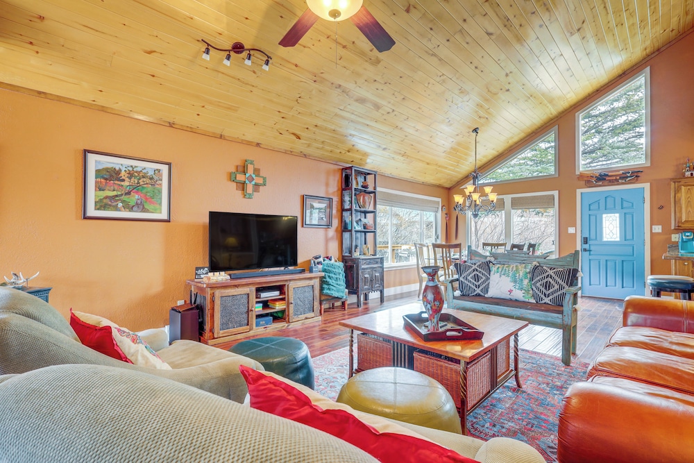 Walk to Main St: 'mountain Creek Home' w/ Chiminea