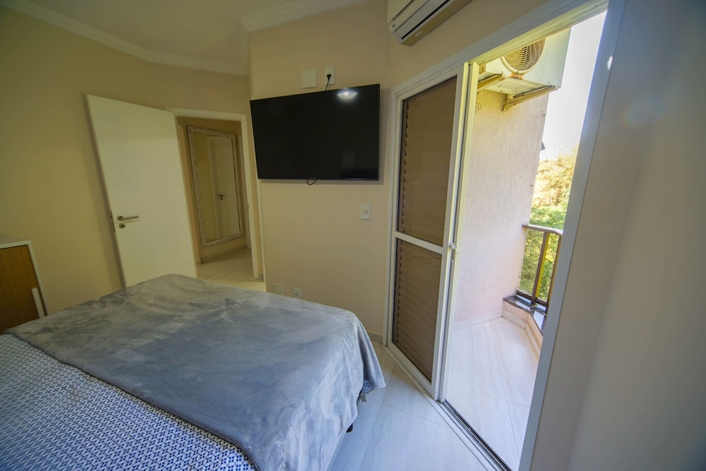 Apto Completo com Wi-fi Ar-cond a 200m da Praia