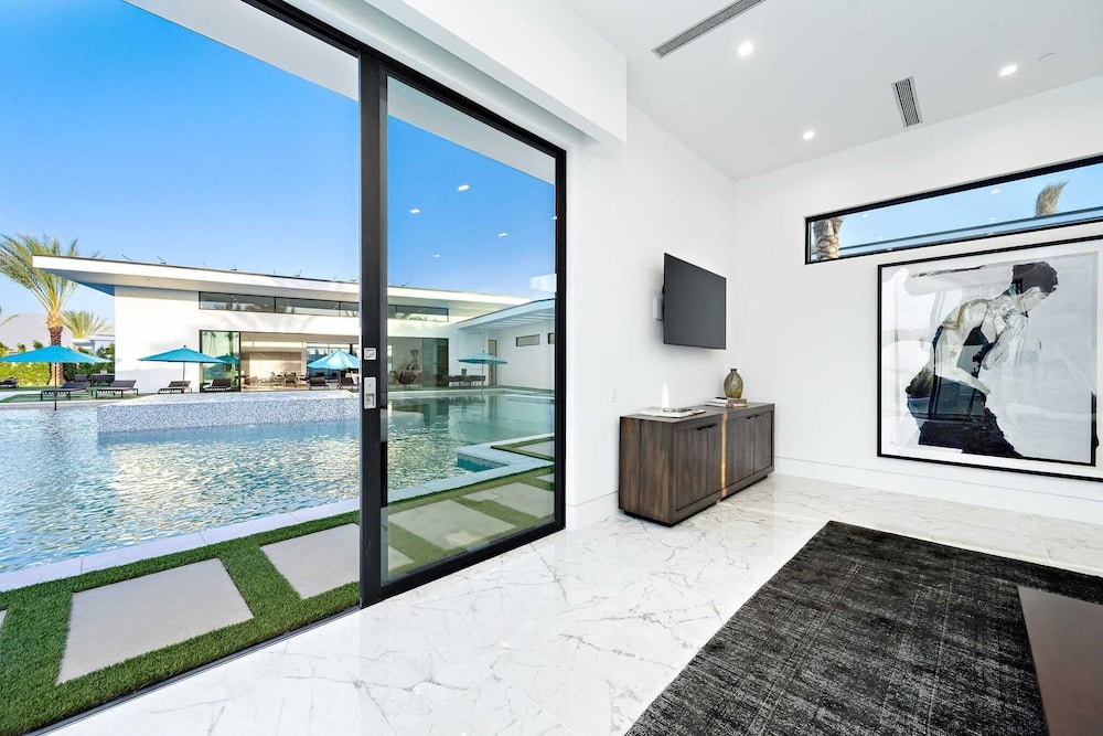 Sleeps 23 Luxury Villa w/ Pool, Hot Tub & Pickleball Court Bravo Villa 10