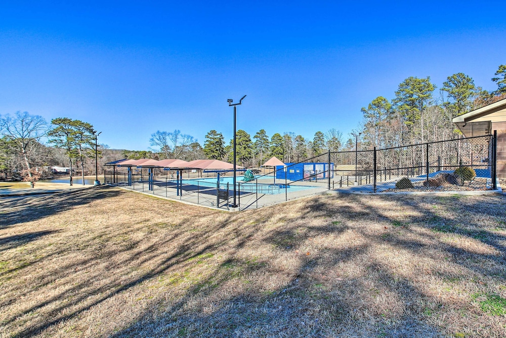 Scenic Studio on Lake Desoto w/ Patio!