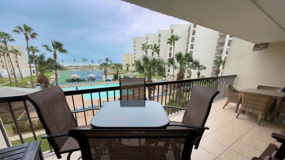 Sleeps 10 Direct Beach Heated Pool 3 Bedroom Apts