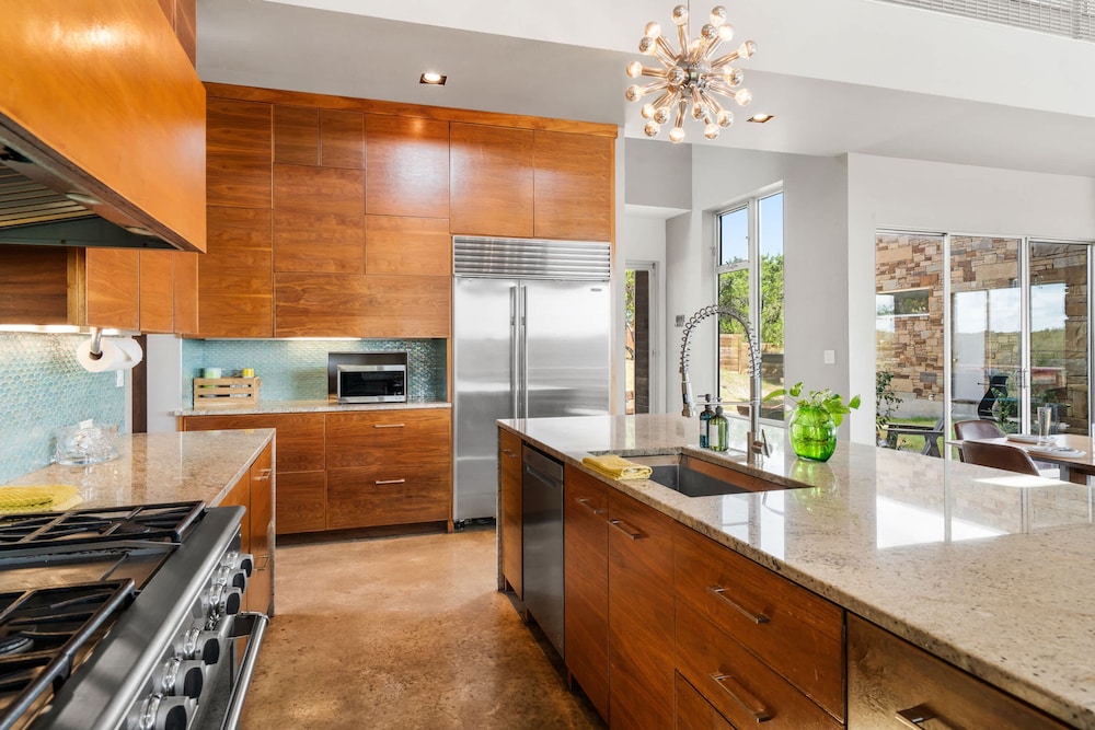 Luxury 4BR Hilltop Retreat With Scenic Views