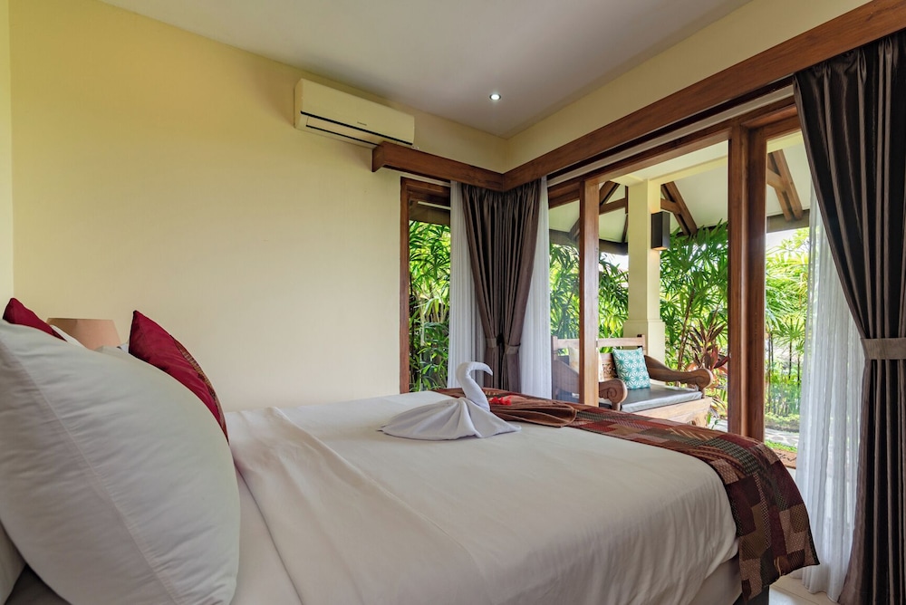 Alamanda Lovina Resort