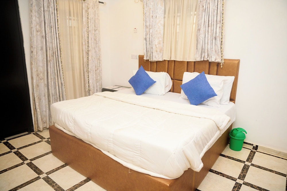 CREMYARK HOME APARTMENTS