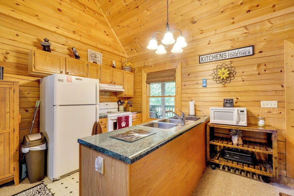 Walk to Douglas Lake: Cabin w/ Private Hot Tub!