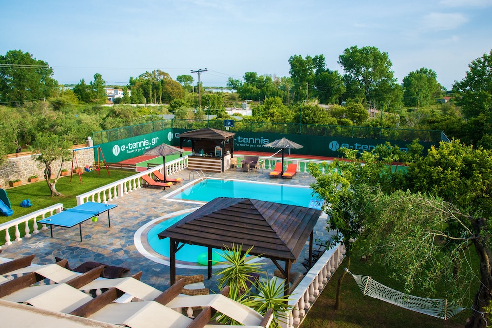 Villa Maxim with Private Pool & Tennis Court