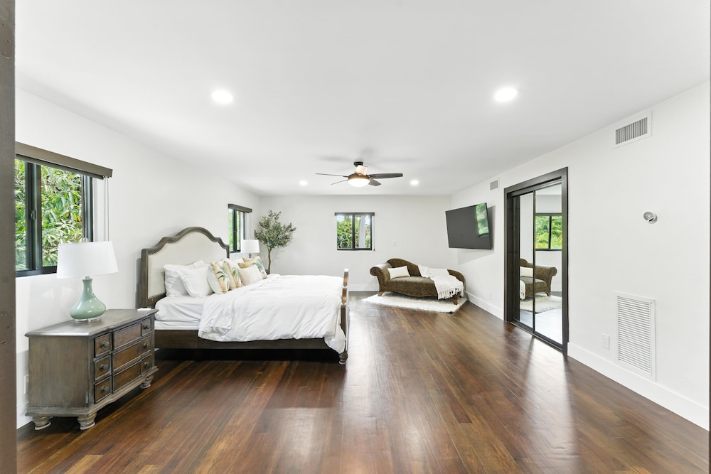 Villa Riverland With Heated Pool On The Water 5 Bedroom Villa