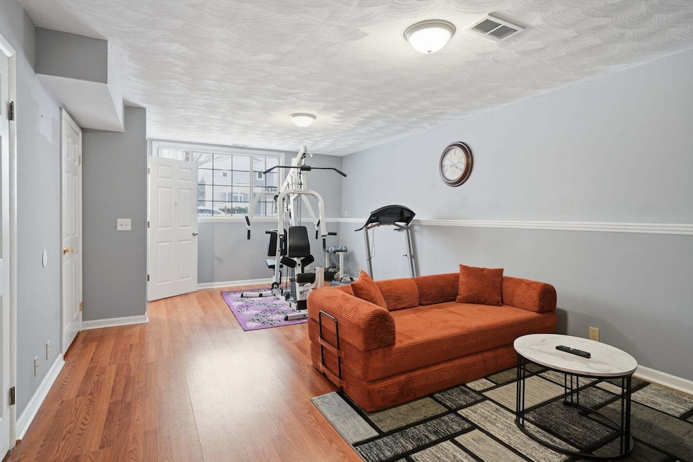 Bright 4br Near Msu & Downtown 4 Bedroom Home