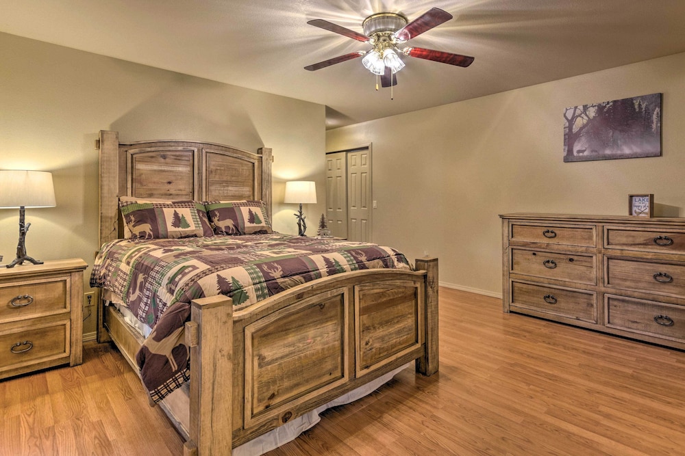 Scranton Vacations - Lakefront Hideaway in Scranton: Spacious Deck - Property Image 10