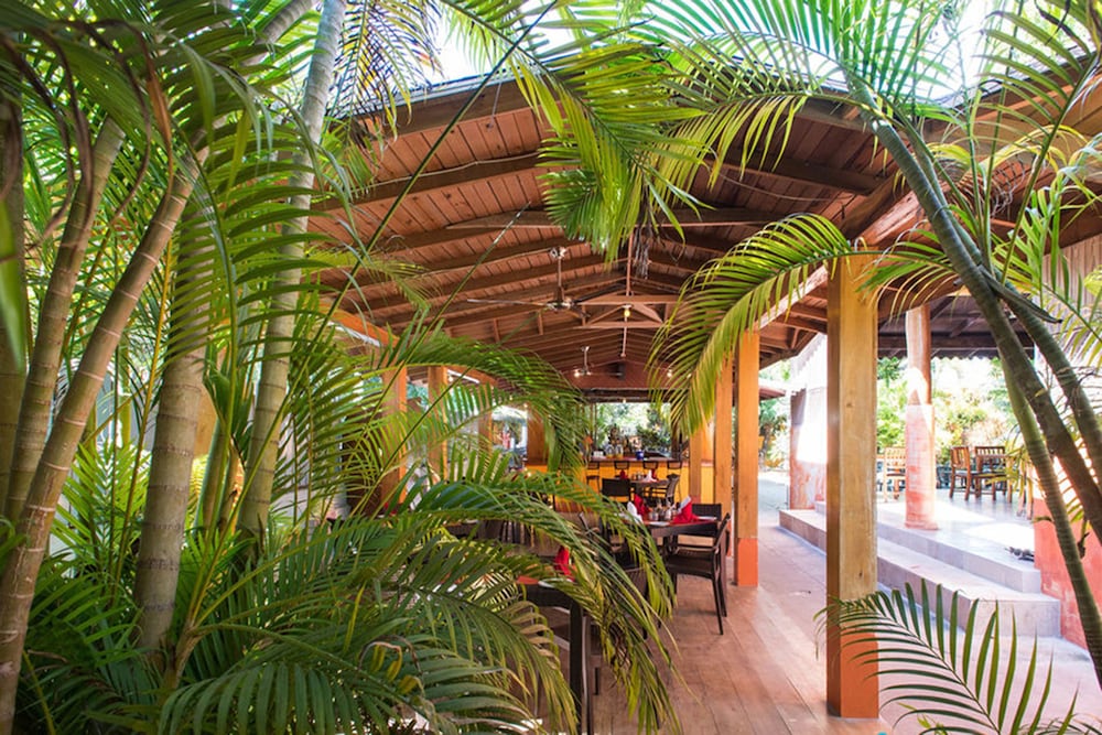 Sunrise Club Hotel Restaurant & Bar