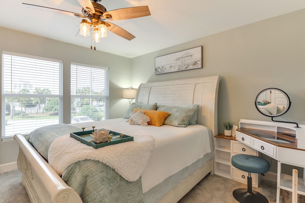 Boat, Fish & Walk to Beach: Waterfront Destin Gem!