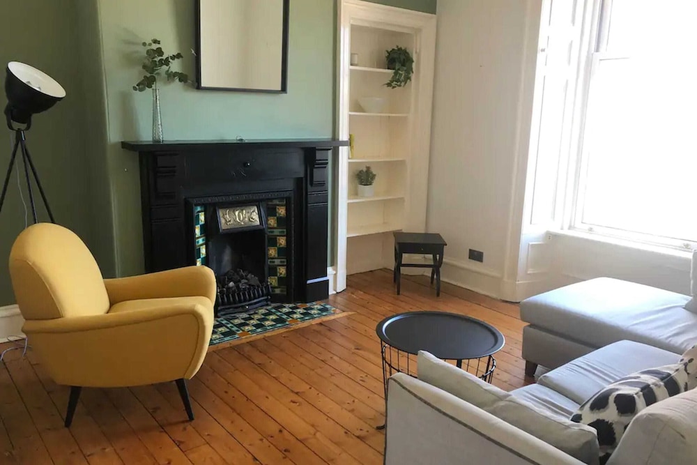 Stylish 1 Bedroom Apartment Near Leith view 4